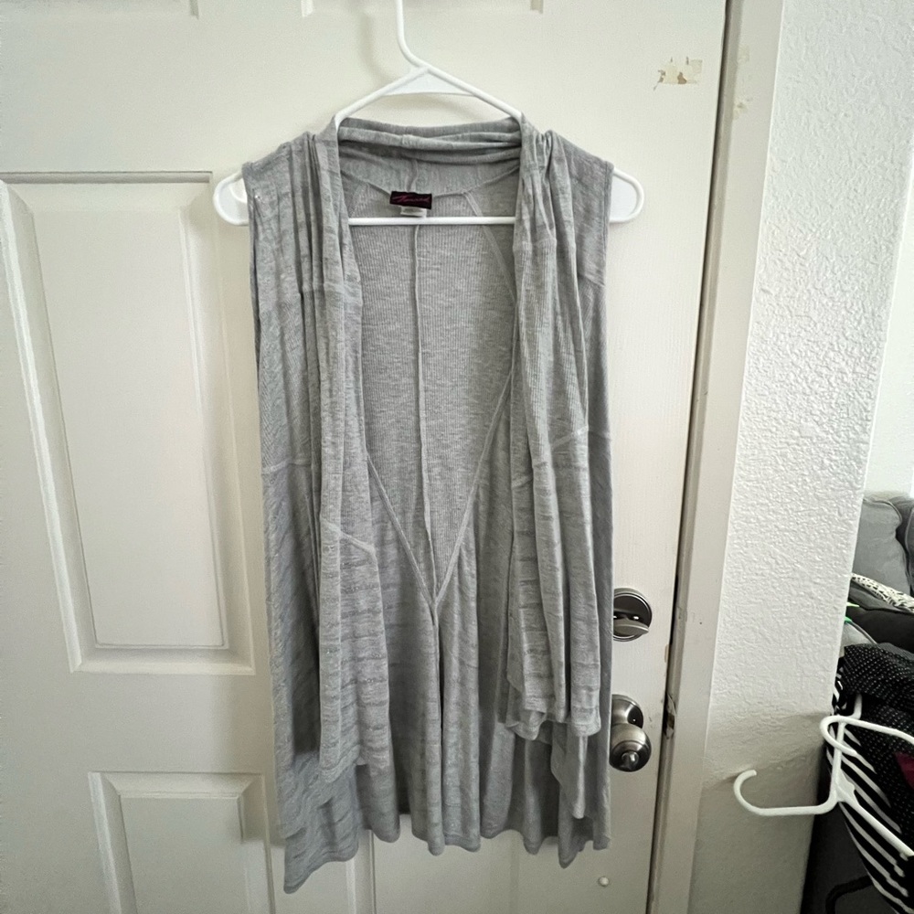 Torrid sleeveless cardigan